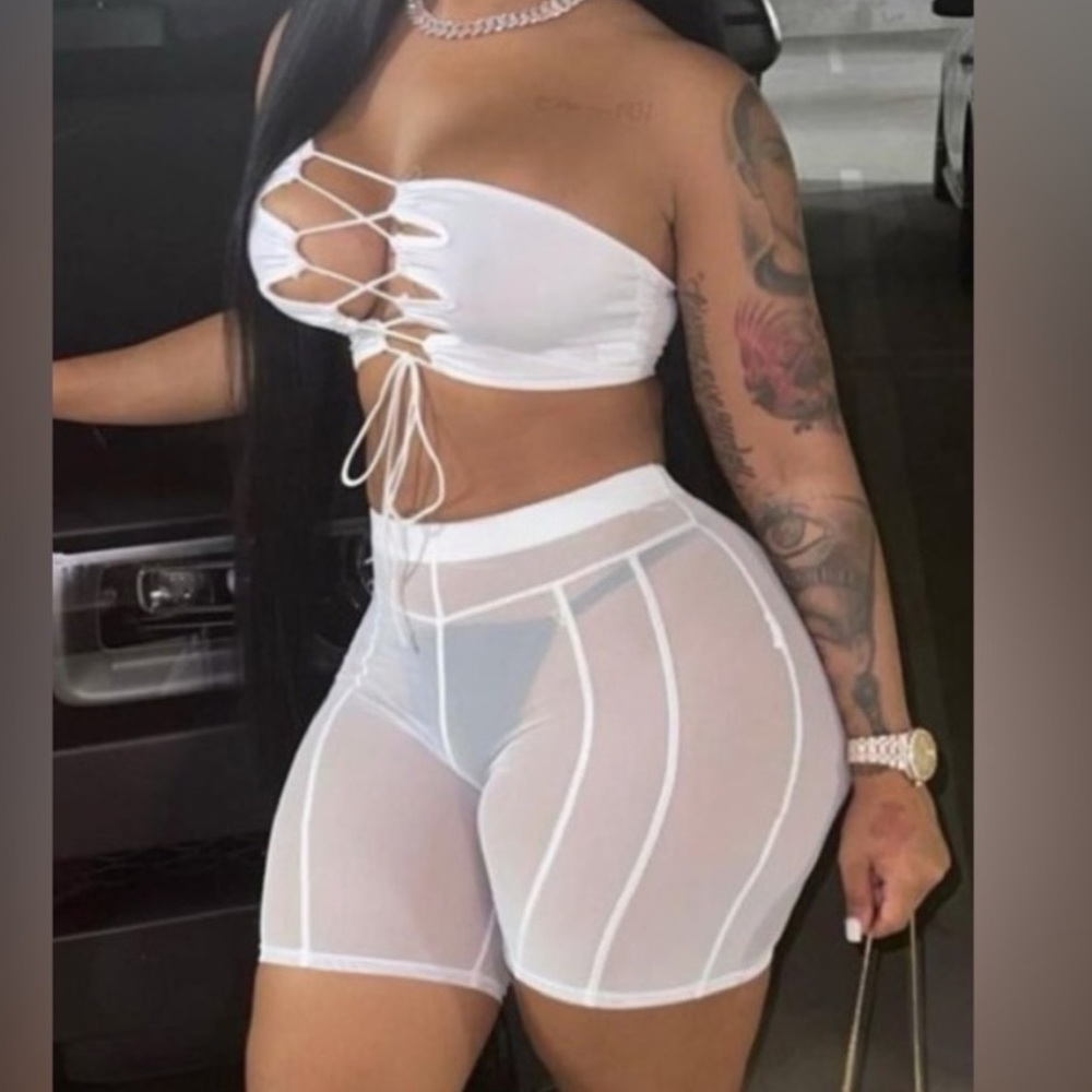 SXY White Boyfriend Style Semi Sheer Elastic Waist High Waist Skinny Shorts NWT